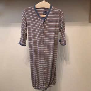 Kickee gown with matching hat